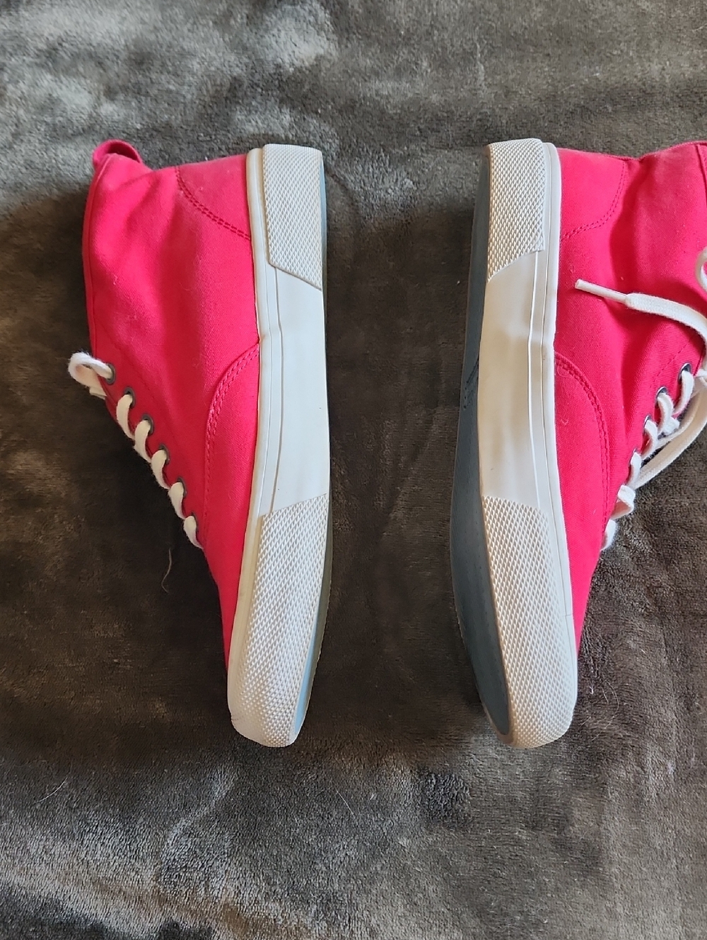SeaVees Red Canvas Low-Top Sneakers - Picture 2 of 6